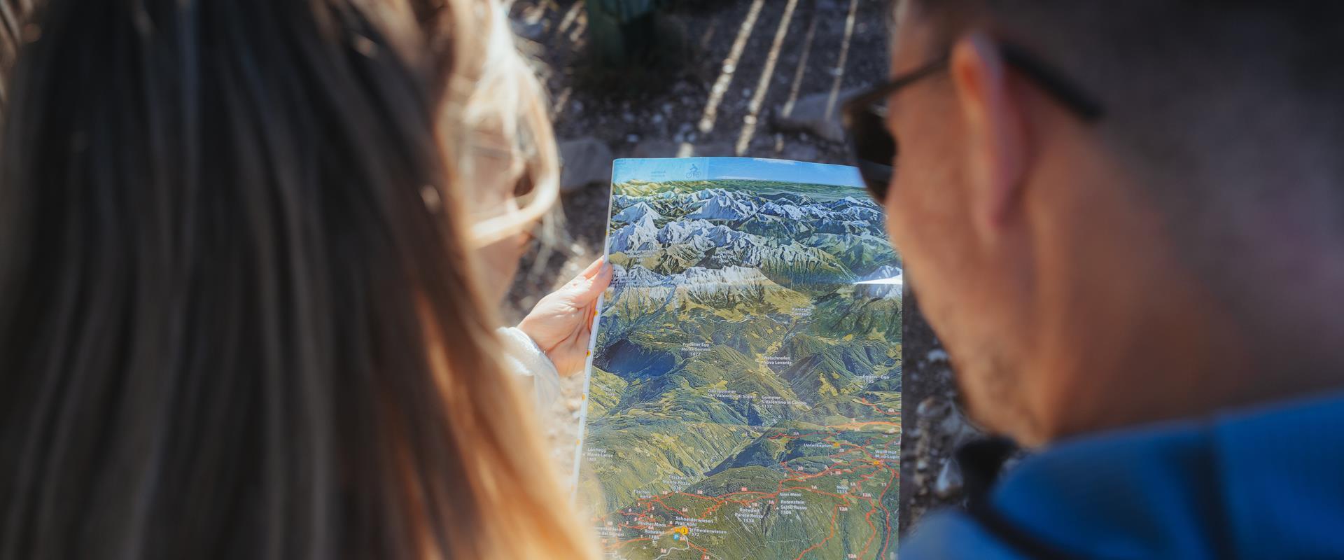 By hiking bus into the mountains